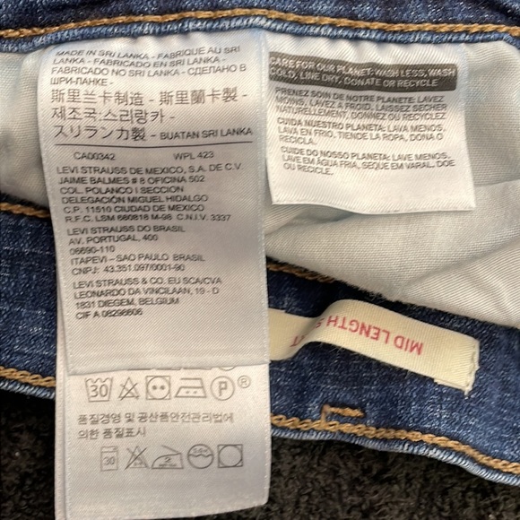 LEVI’S DENIM SHORTS - Picture 7 of 8